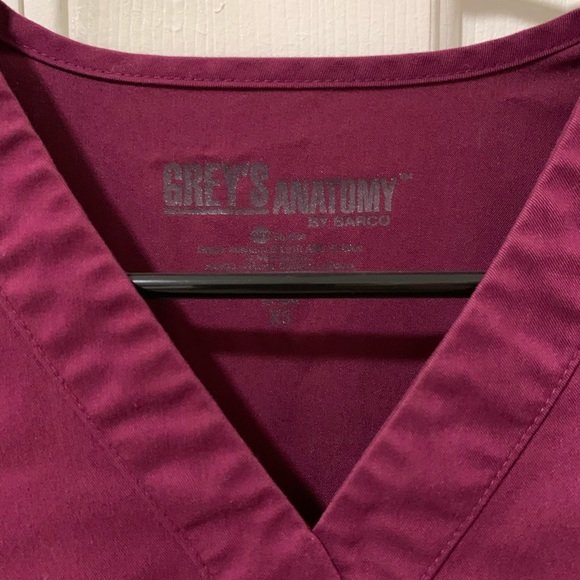 Greys anatomy scrub top - Picture 2 of 3